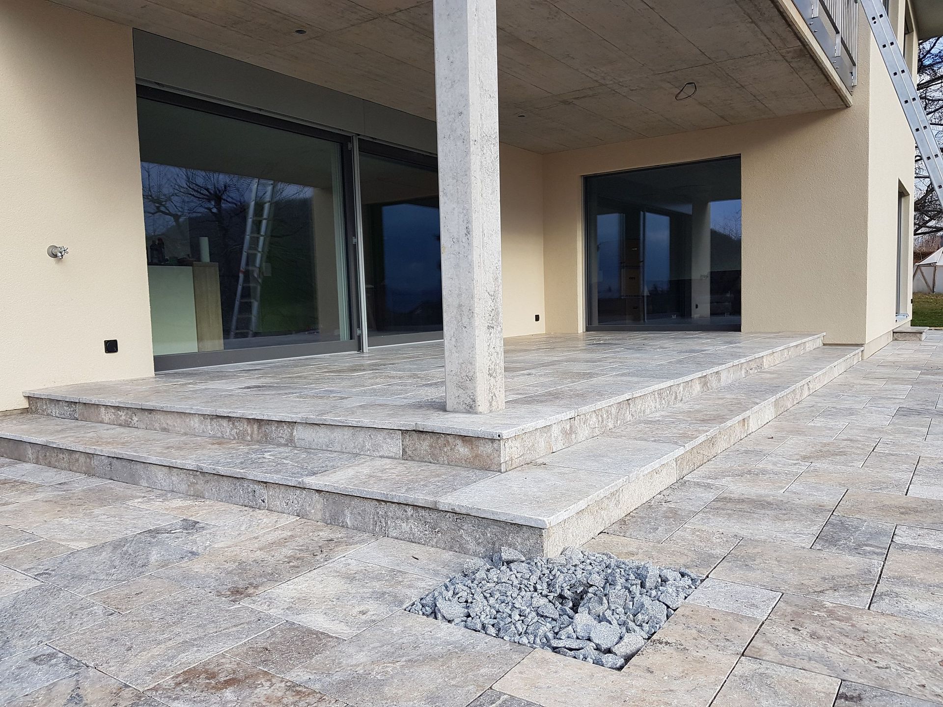 Natursteinbelag - Lüthi Gartenbau GmbH