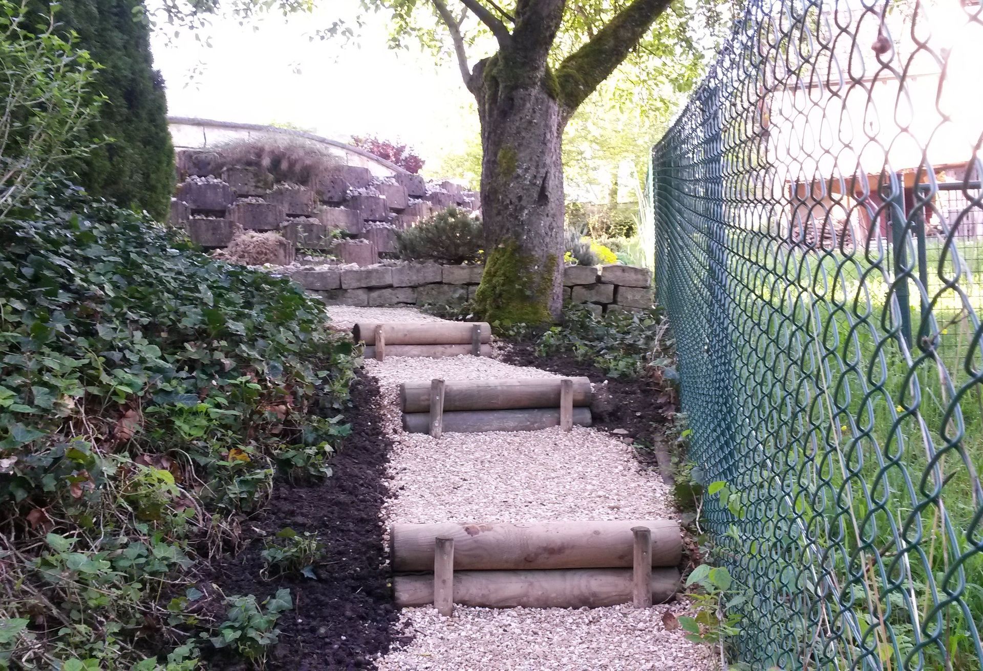 Holztreppe - Lüthi Gartenbau GmbH