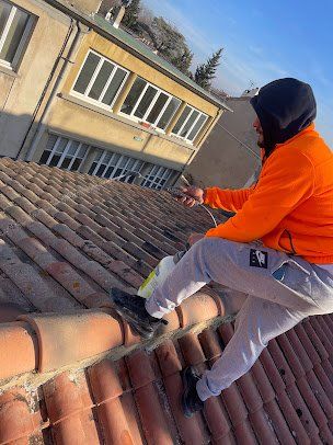 Effectuer anti mousse et nettoyage au Karcher