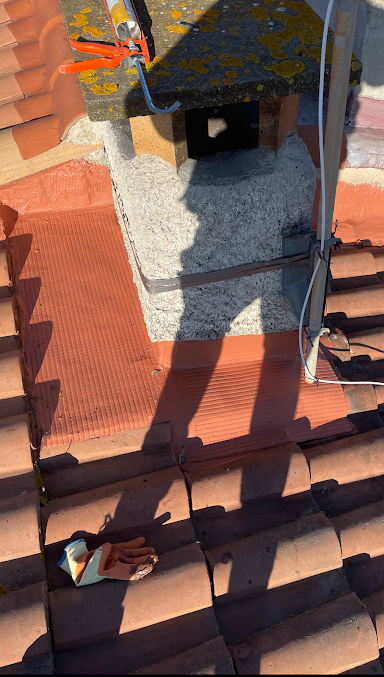 protections posées autour d'une cheminée