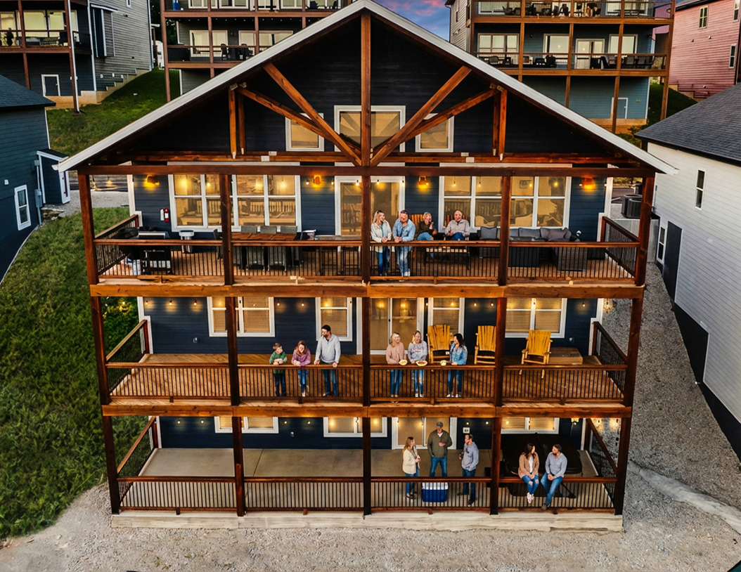 Bradford Lodge — large group vacation rental sleeping 20 guests near Branson, Missouri