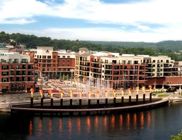 The fire-and-water fountain show at Branson Landing on Lake Taneycomo