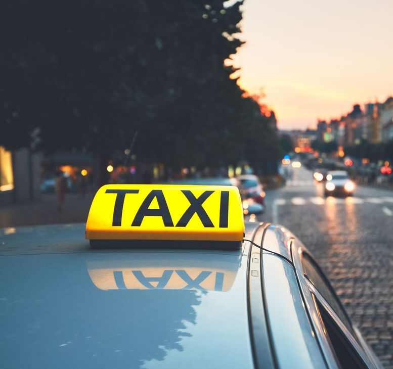 Un taximètre jaune