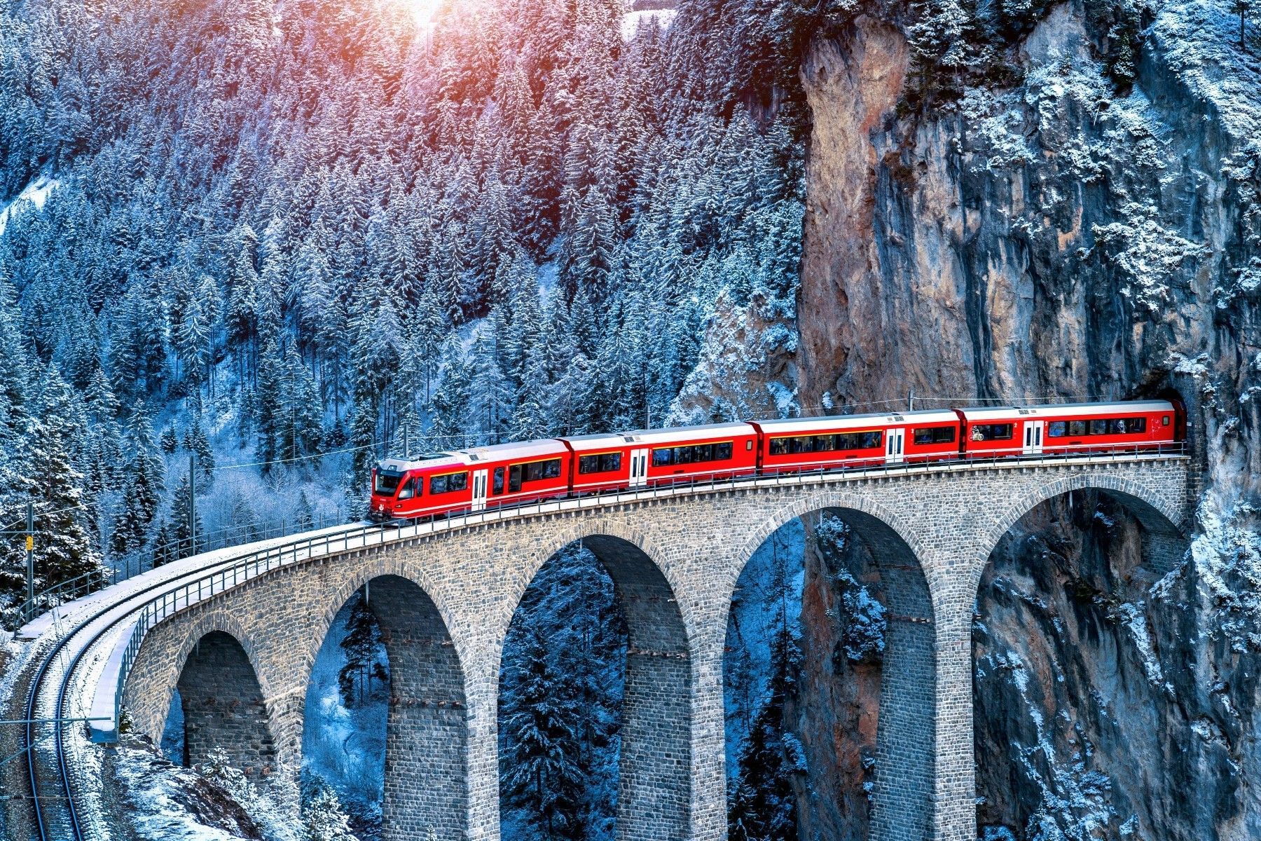Rail & Roam