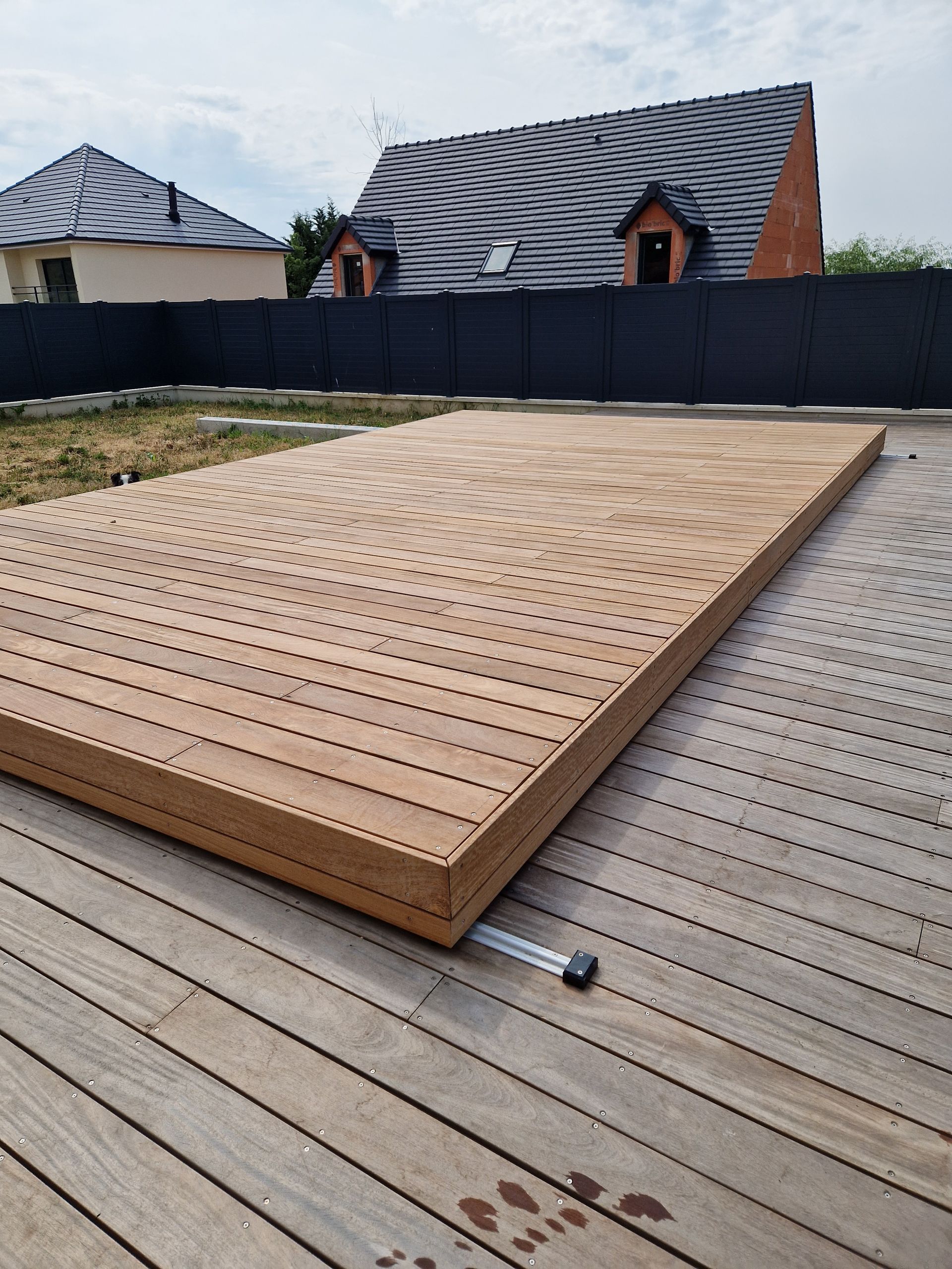 Abri de piscine en bois