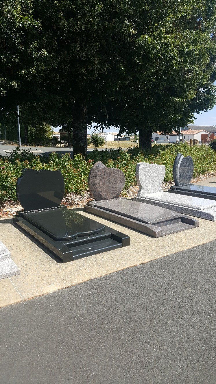 Articles funéraires à Luçon