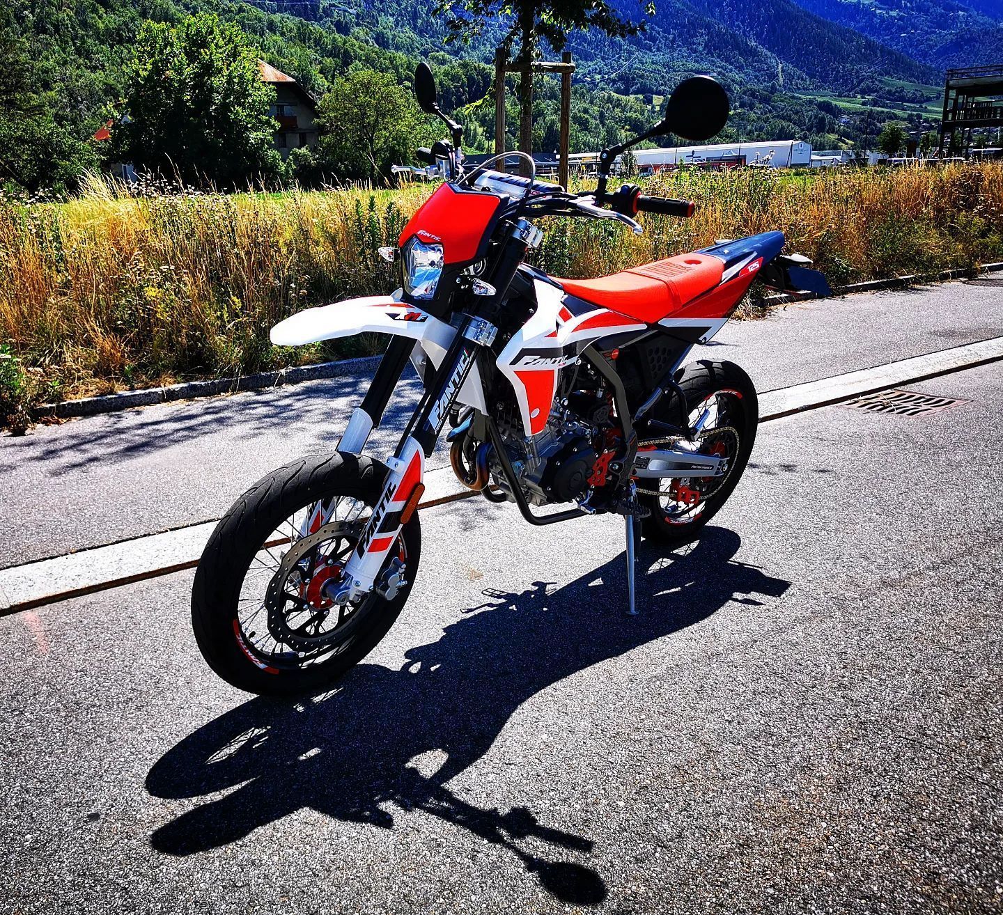 Livraison de moto Fantic - Atelier 808