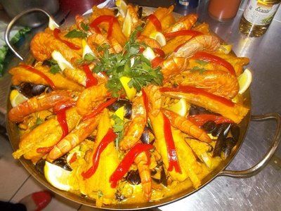 Régalez-vous avec notre paella maison