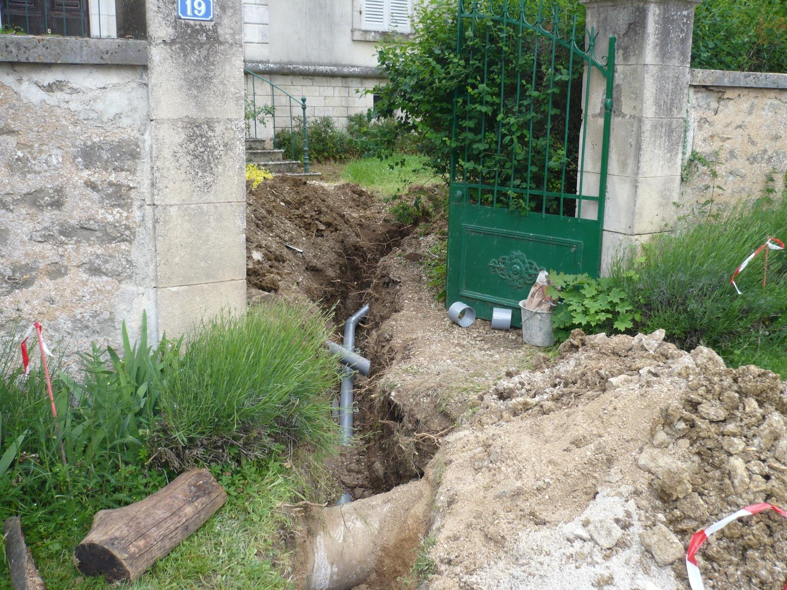 Tranchée en cours pour réseau d'assainissement
