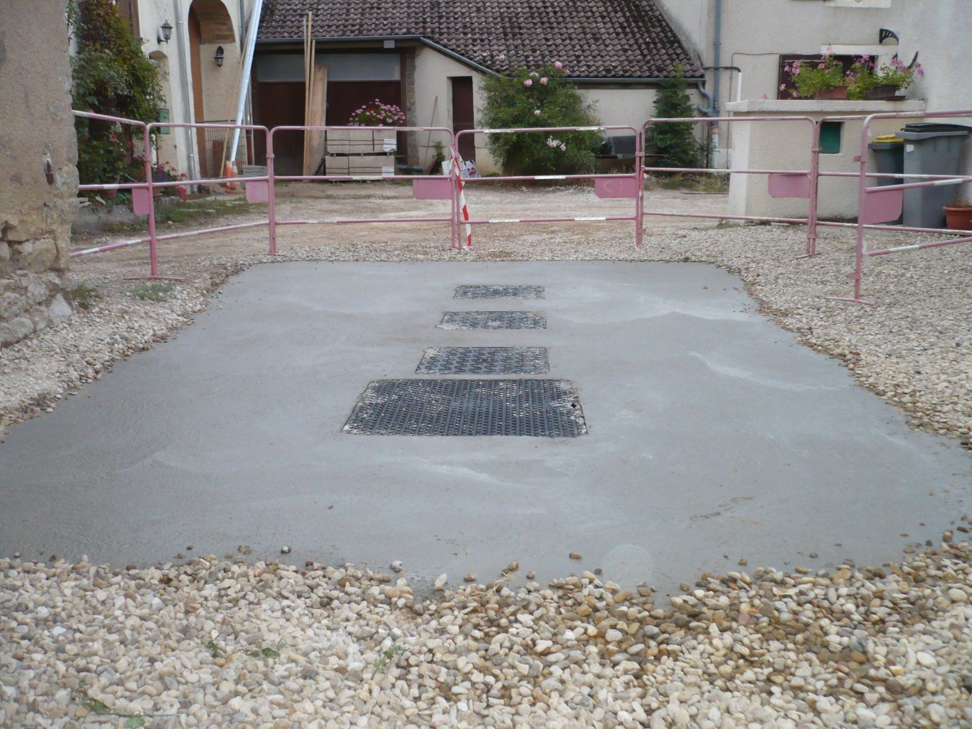 Pose de grillage fosse assainissement