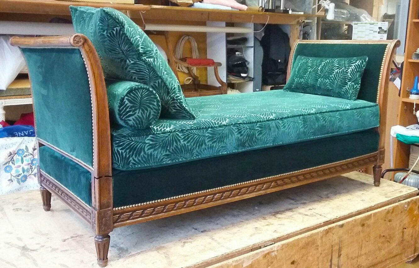 Divan en velours vert NOBILIS