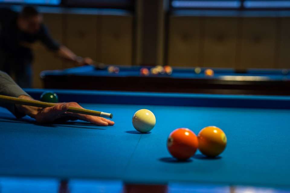 Bowling-Center – Marcus Pfeffereder