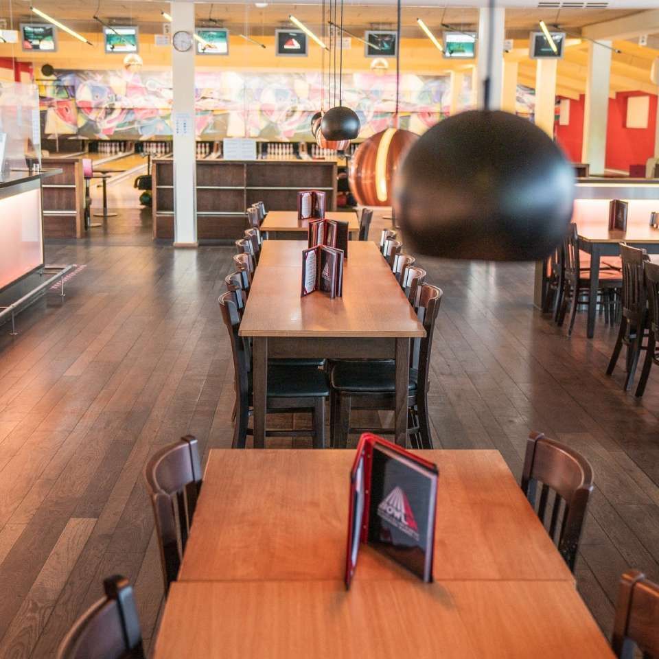 Bowling-Center – Marcus Pfeffereder