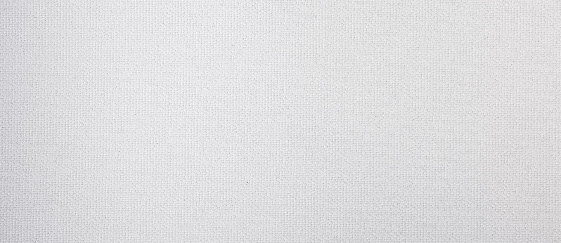 Gros plan sur une toile blanche à texture tissée verticale et horizontale.