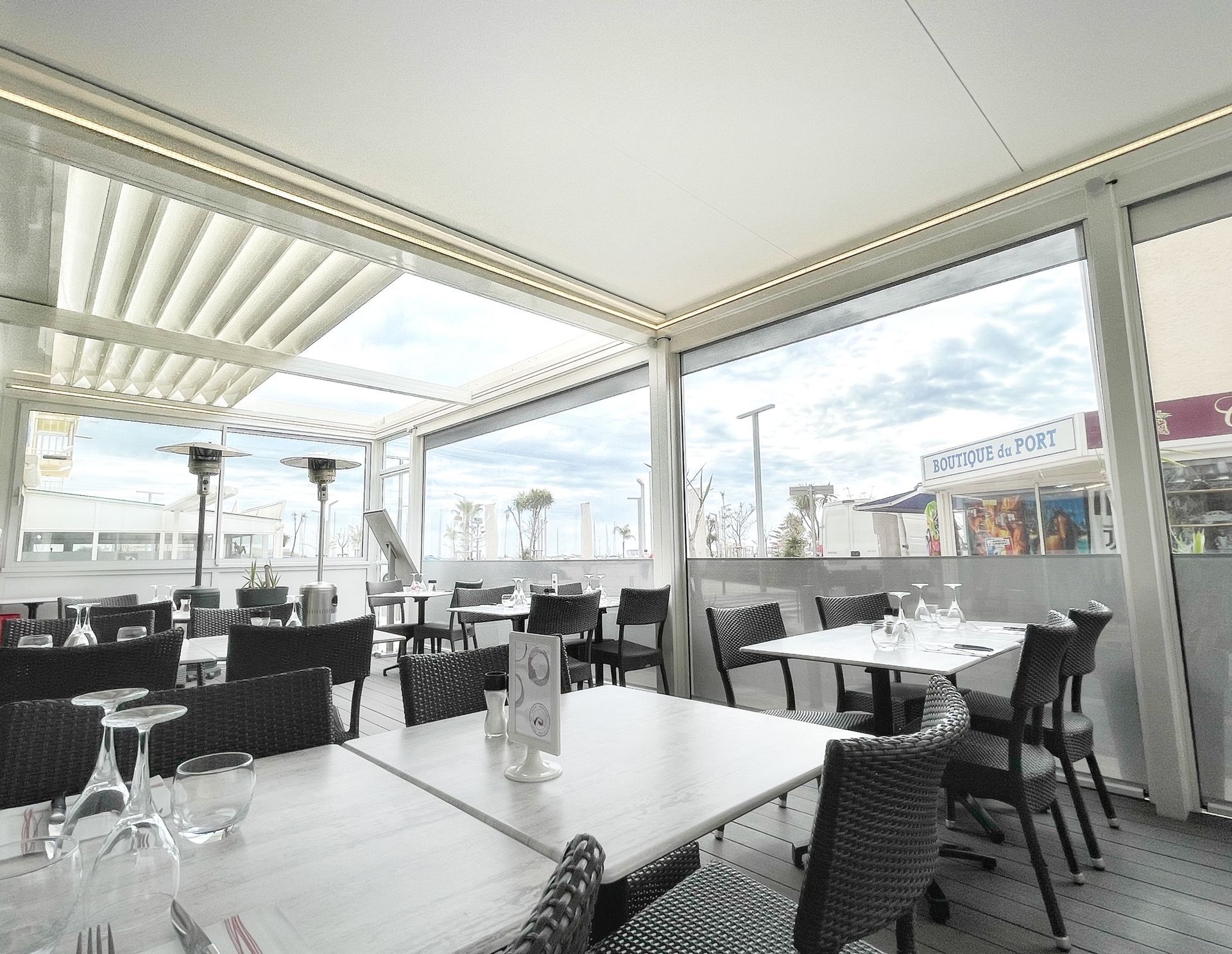 Porte d'entrée noire