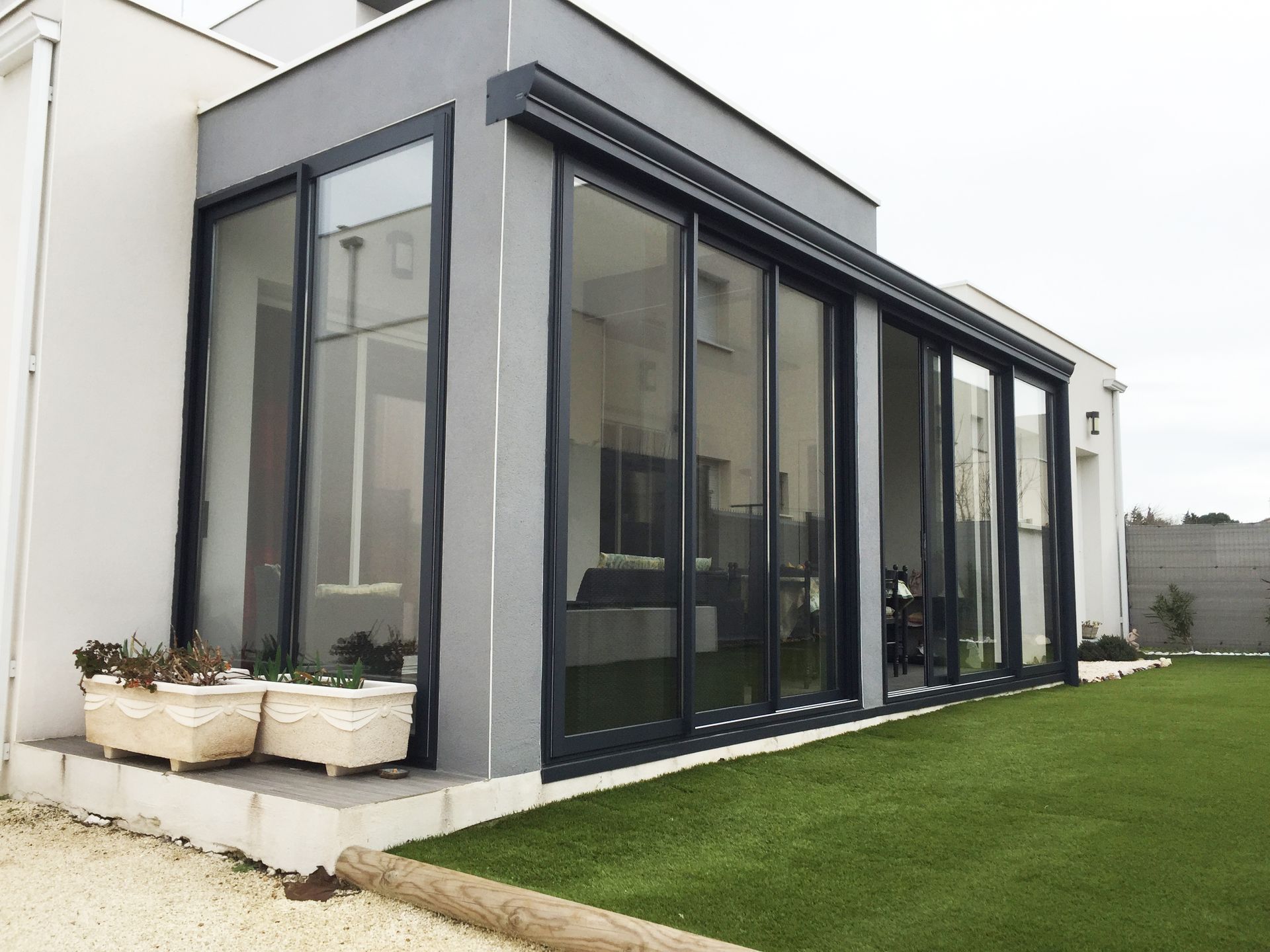 Extension de maison grise