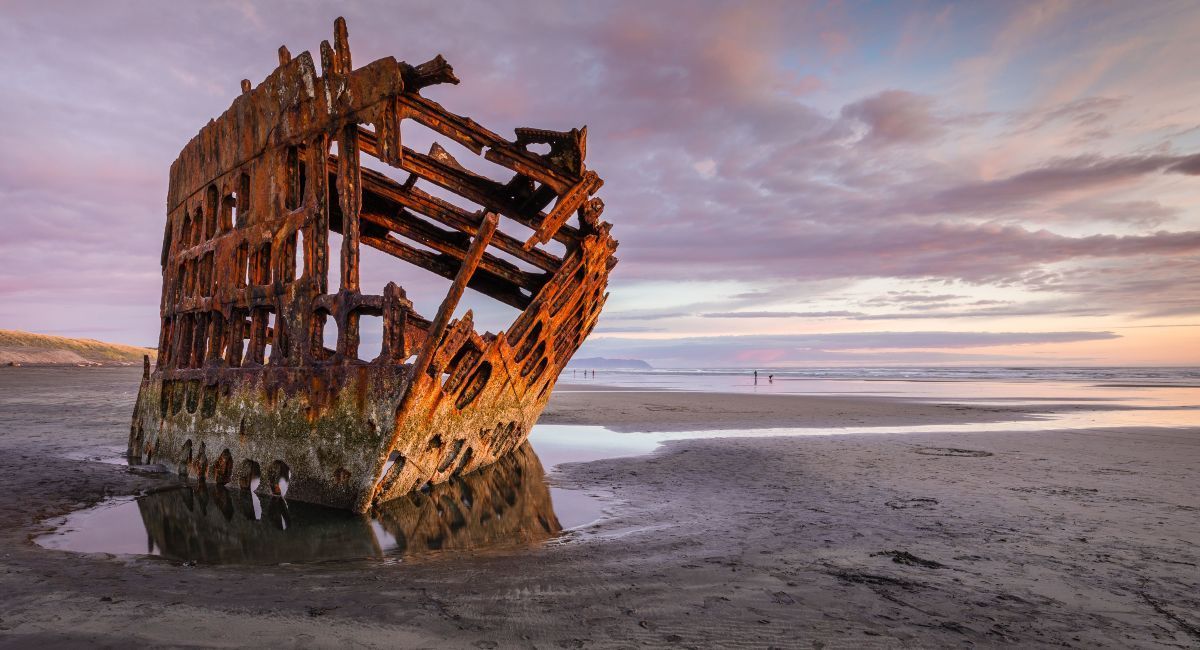 Peter Iredale shipwreck on Fort Stevens beach with morning fog