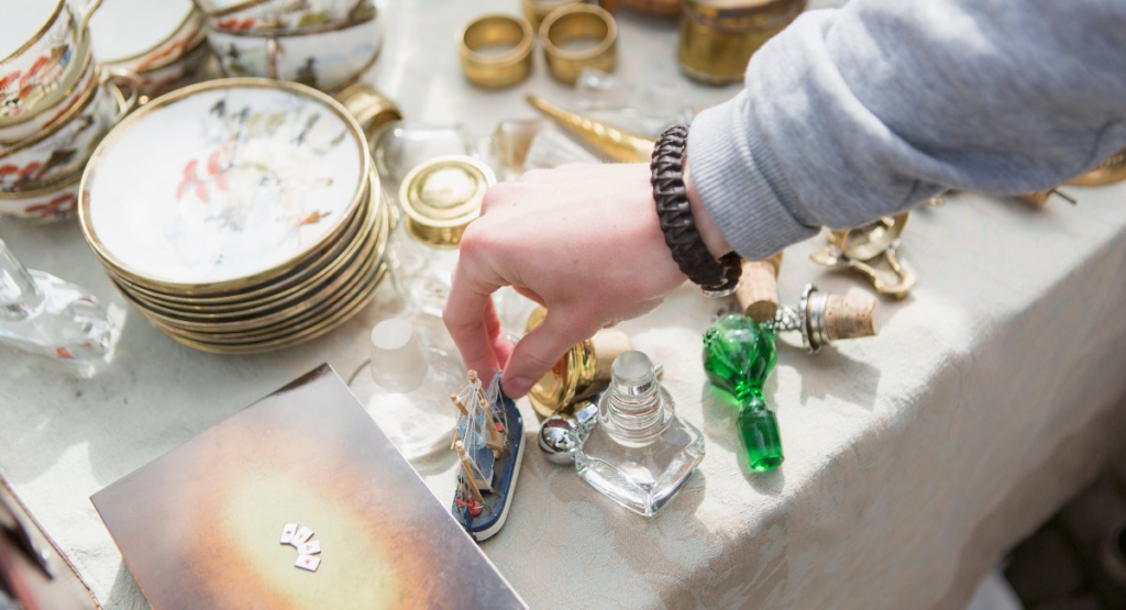 Antique shops near Gearhart