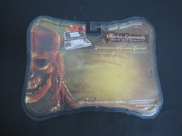 Un artículo de Piratas del Caribe con una calavera.