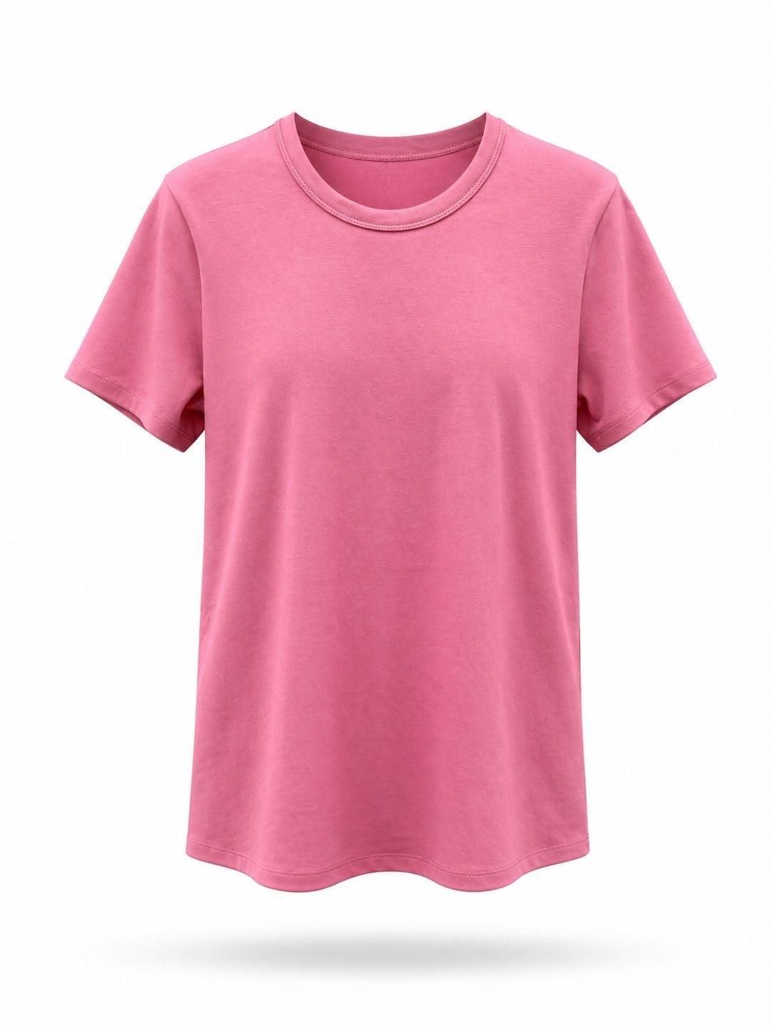 Camiseta rosa de manga corta sobre fondo blanco