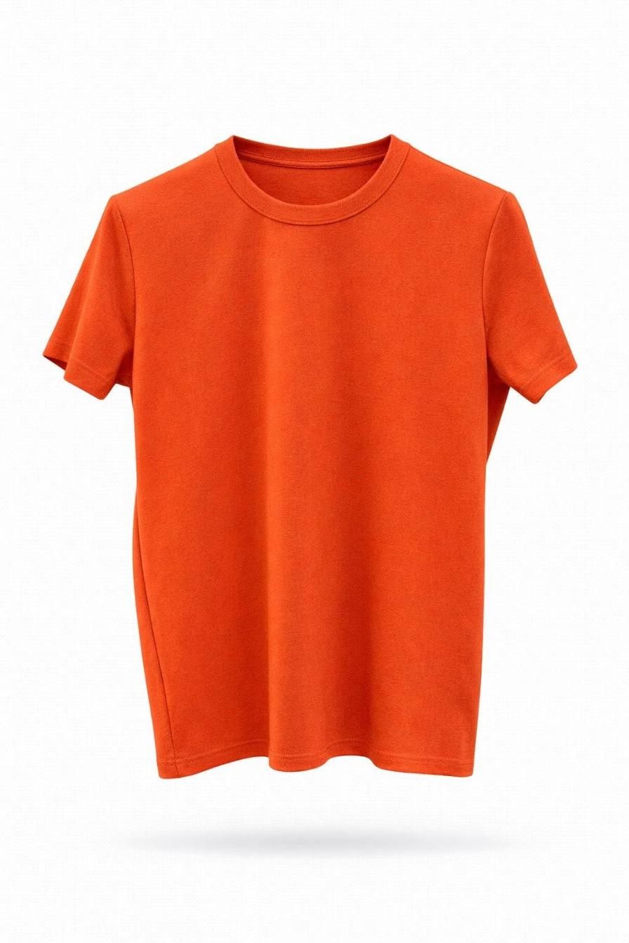 Camiseta naranja de manga corta sobre fondo blanco