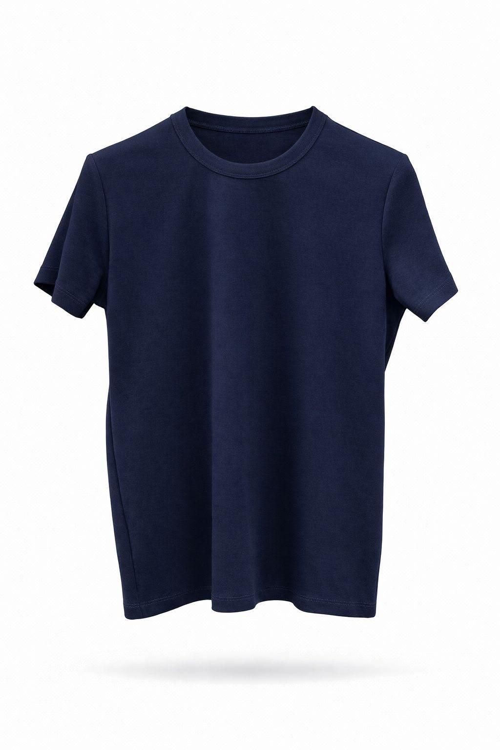 Camiseta azul marino de manga corta y cuello redondo sobre fondo blanco.