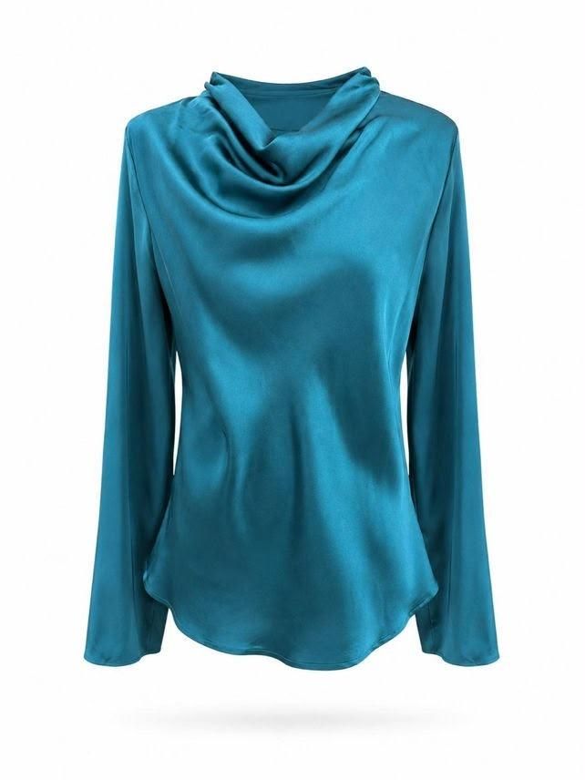 Blusa de manga larga color verde azulado con cuello drapeado sobre fondo blanco.
