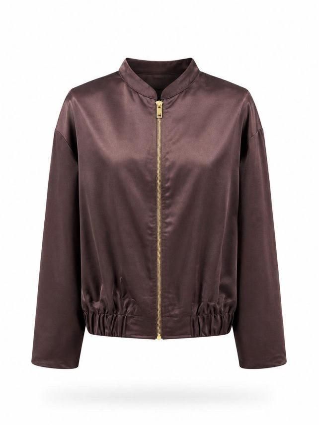 Chaqueta bomber de satén marrón con cremallera dorada y mangas largas, aislada sobre fondo blanco.