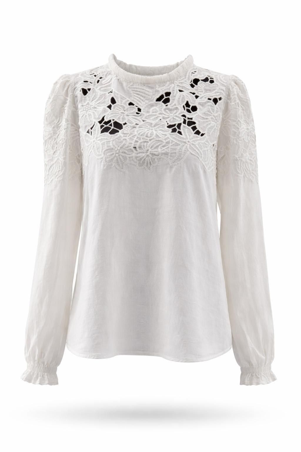 Blusa blanca de manga larga con canesú de encaje y mangas transparentes sobre fondo blanco.