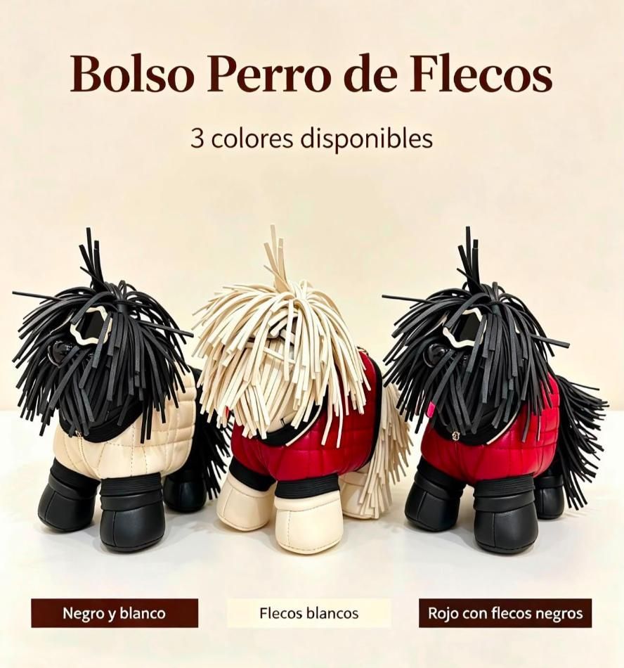 Tres bolsos tipo muñeco con flecos, en negro, blanco y rojo, con texto de “Bolso Perro de Flecos”.