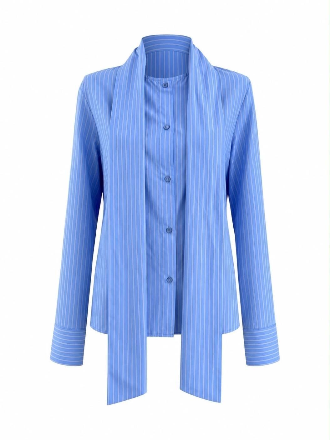 Cárdigan de manga larga a rayas azul claro sobre una camisa abotonada a juego.