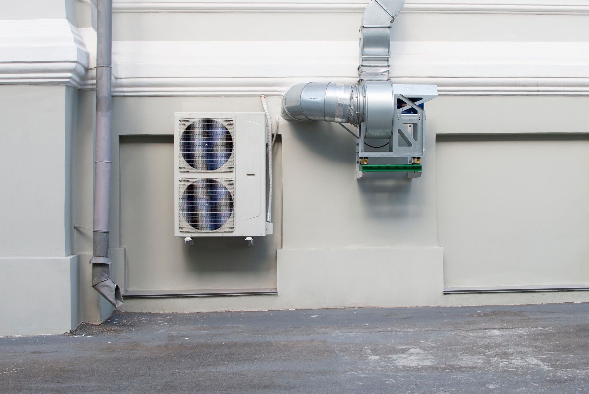 Une unité extérieure de climatisation