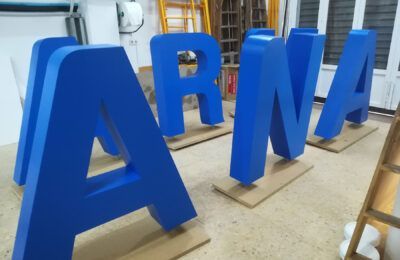 Letras mayúsculas azules