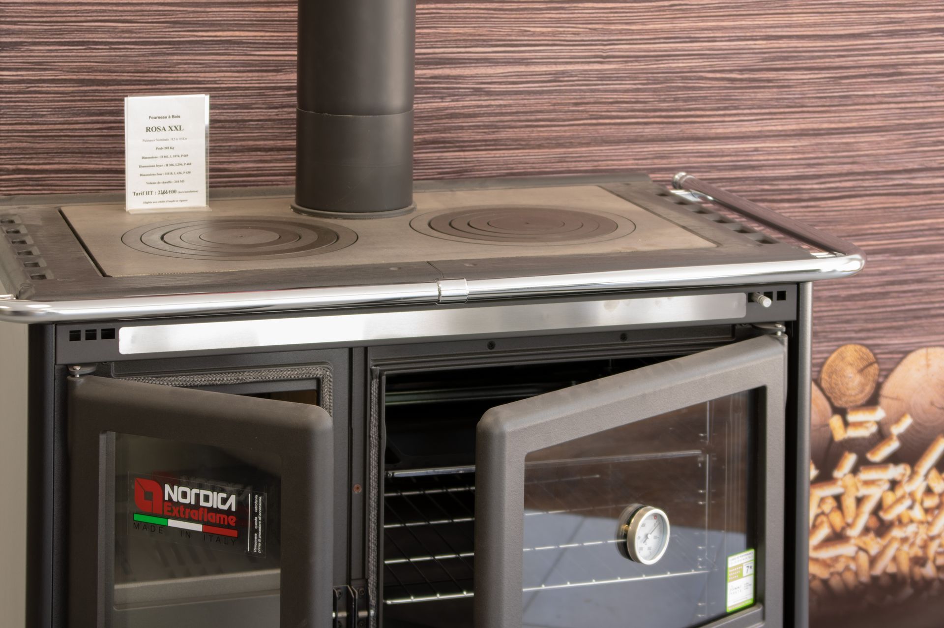 Cuisine avec cuisinière à bois