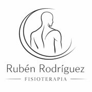 Logotipo de Rub&eacute;n Rodr&iacute;guez Physiotherapy con una silueta trasera dibujada linealmente dentro de una forma de media luna.
