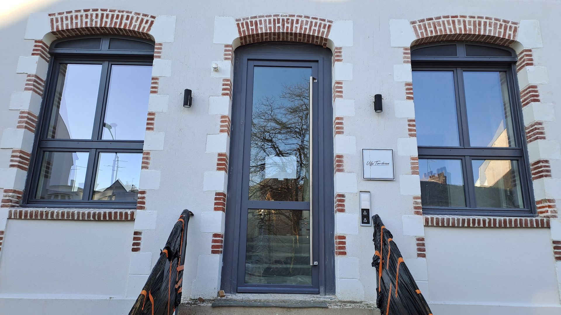 Porte d'entrée bleu foncé