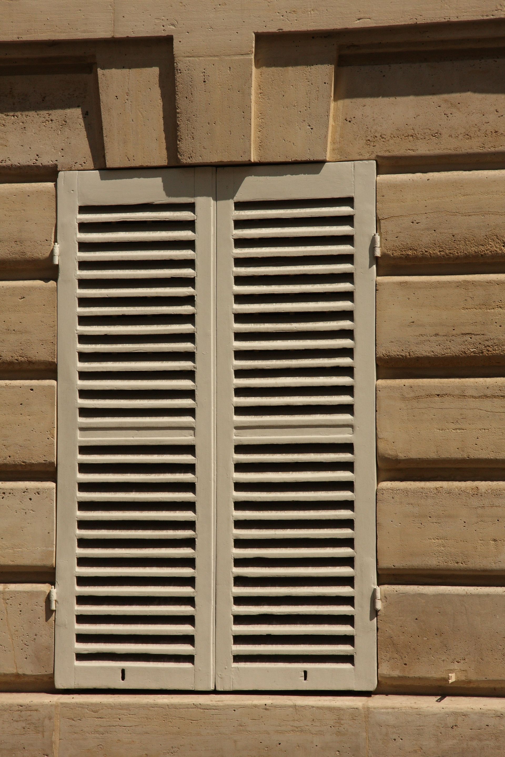 Volets battants parisiens