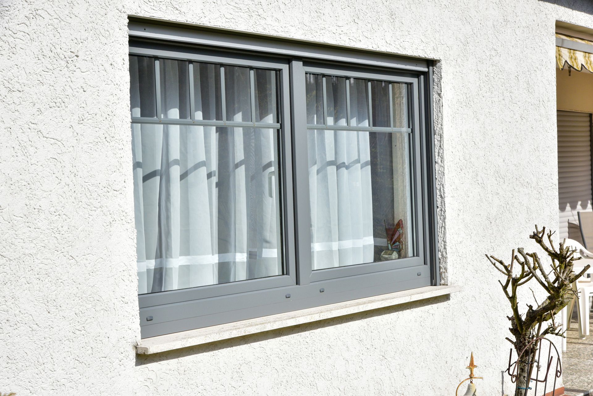 Fenêtre grise en alu