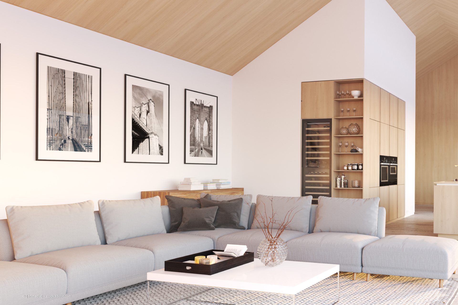 Modernes Wohnzimmer mit hellgrauem Ecksofa, Kunstdrucken und eingebauten Holzschränken.