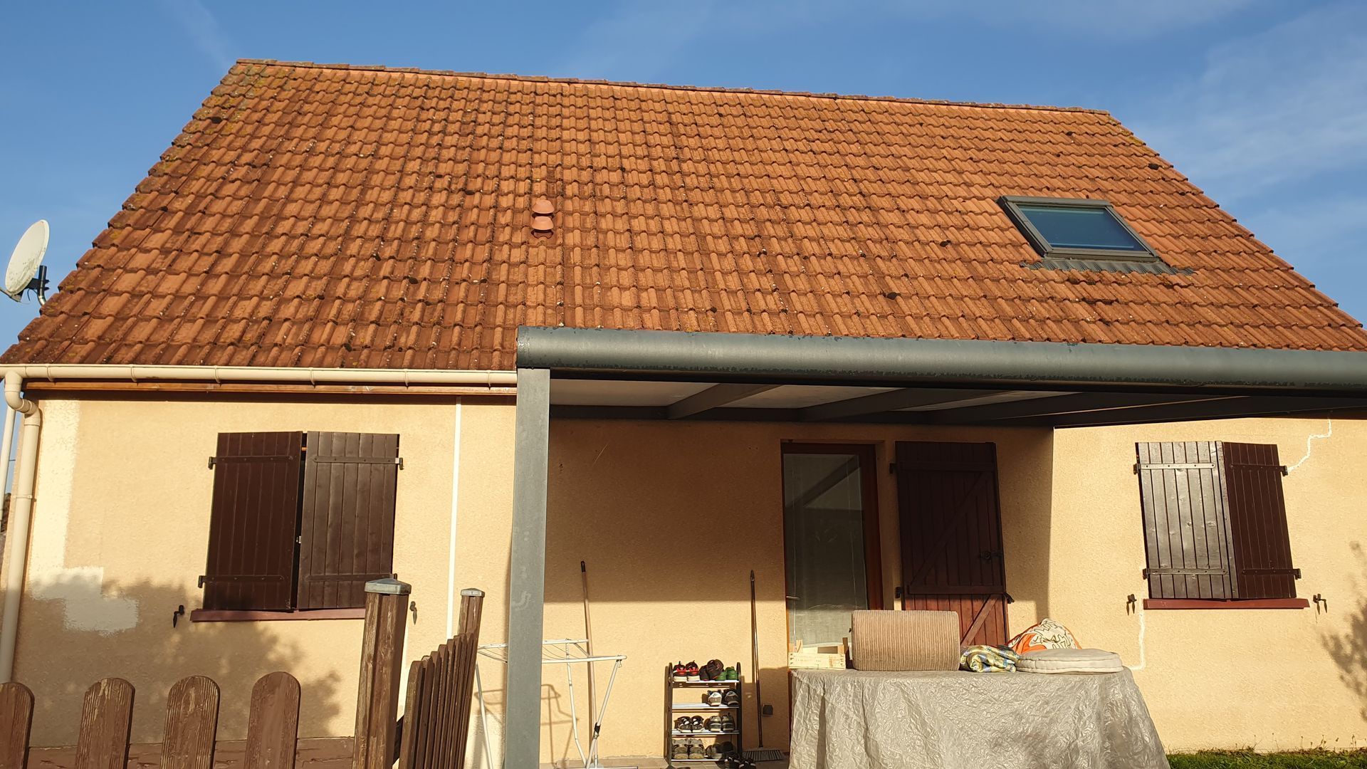 Démoussage de tuiles.