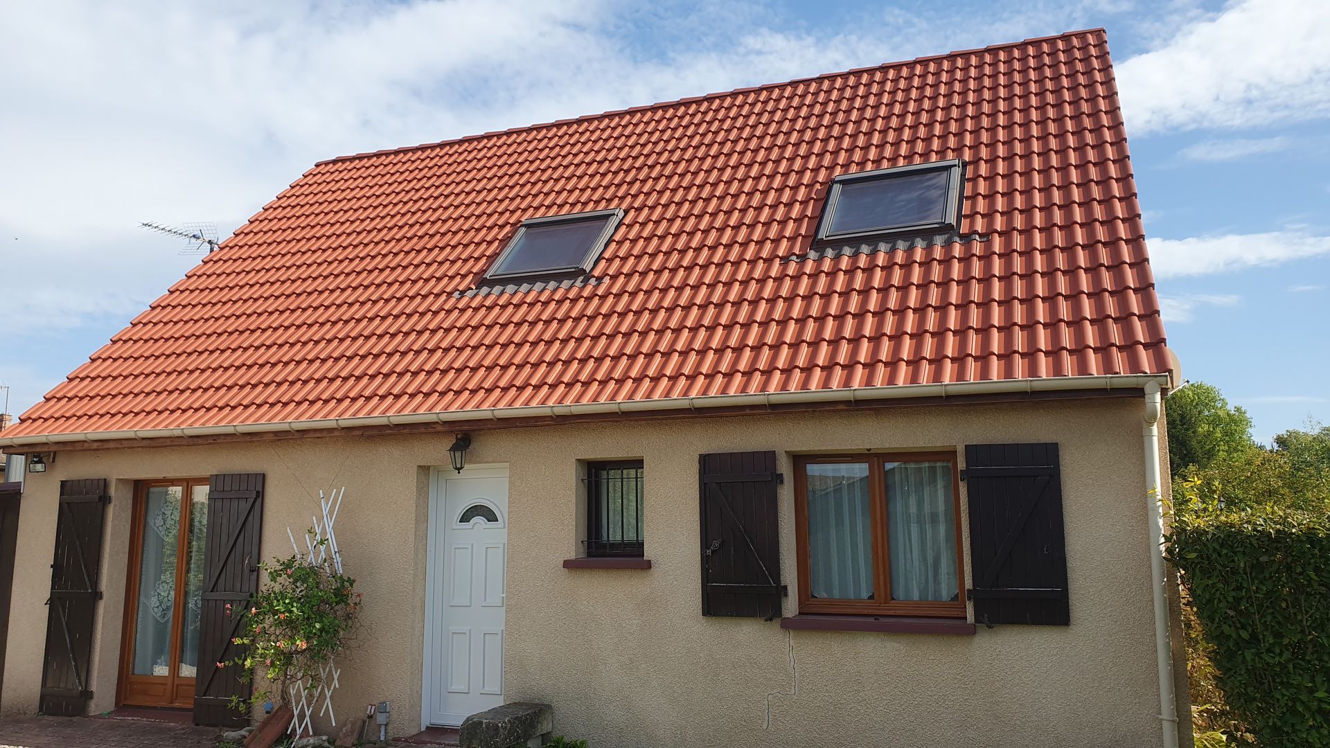 Toit en tuile nettoyé.