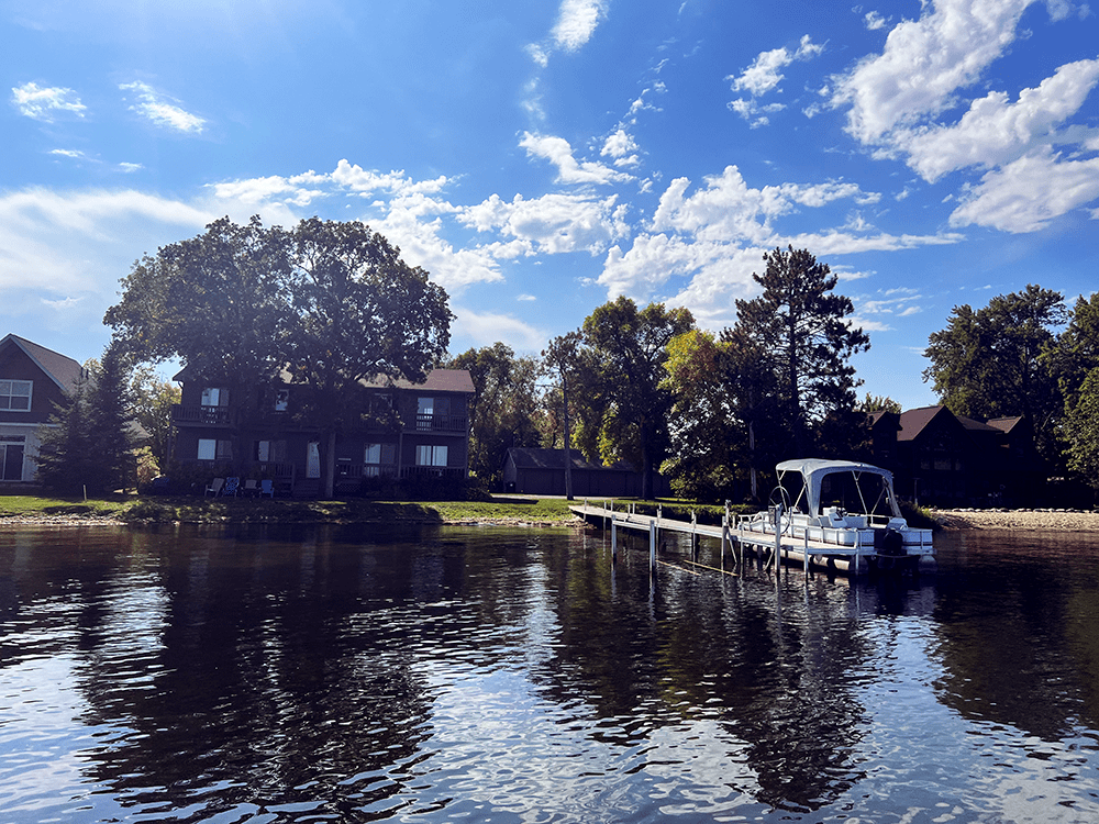 A boat is docked at a dock on a lake