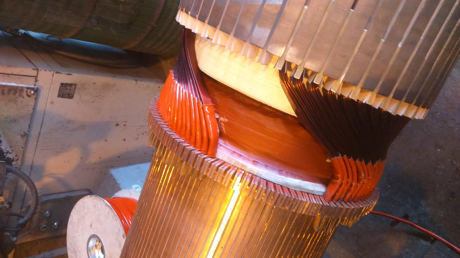 Mise au collecteur des sections de méplat sur un induit