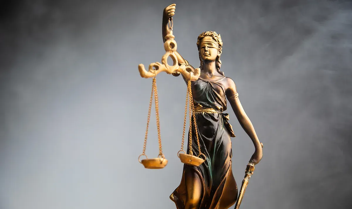 Strafrecht – kompetente Beratung auch auf Türkisch Gerechtigkeit im Strafverfahren – Symbolbild Justitia.