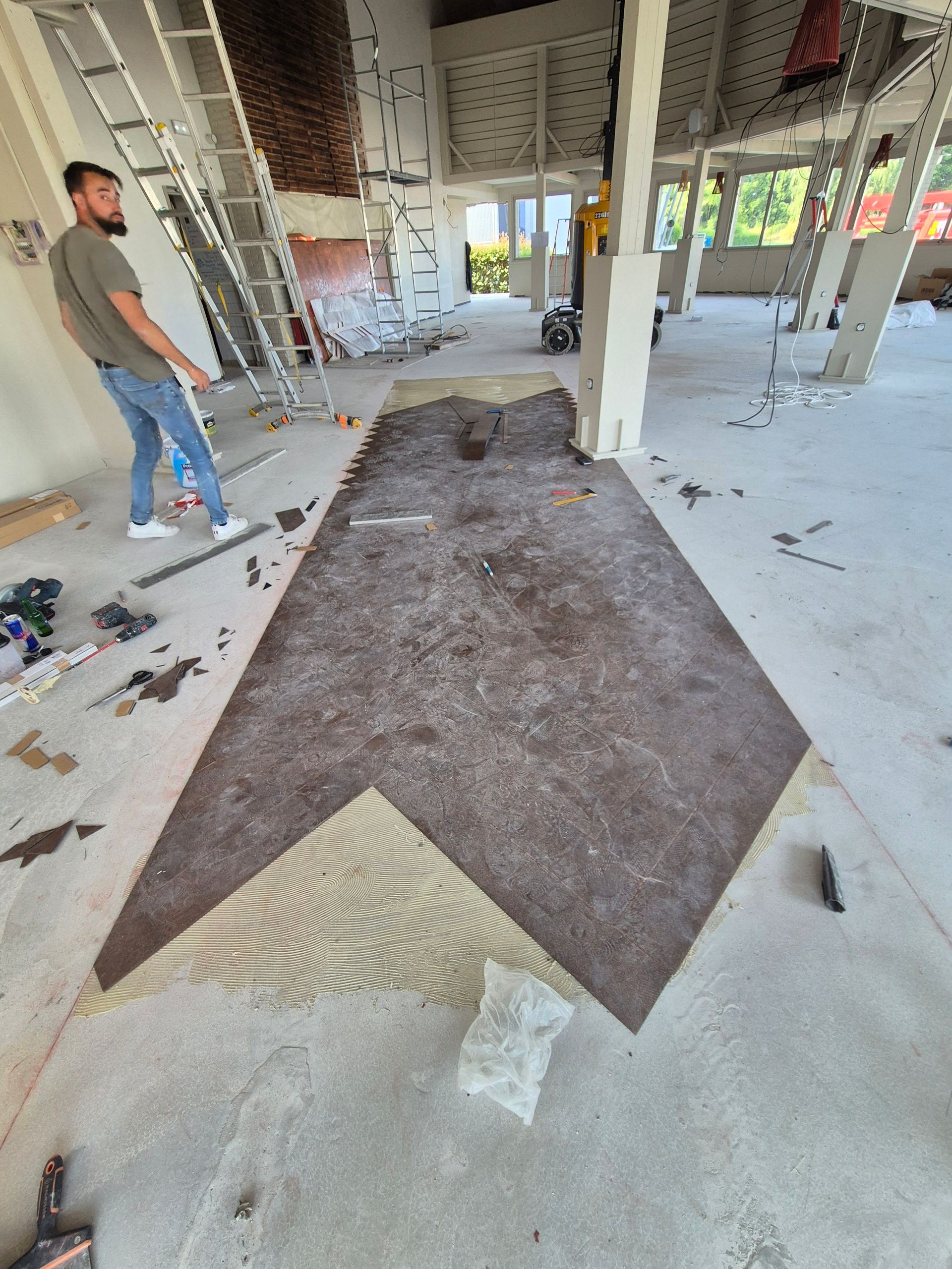 Travaux de changement de revêtement de sol pour le Courtepaille de Mondeville avec enlèvement de l'ancien matériau