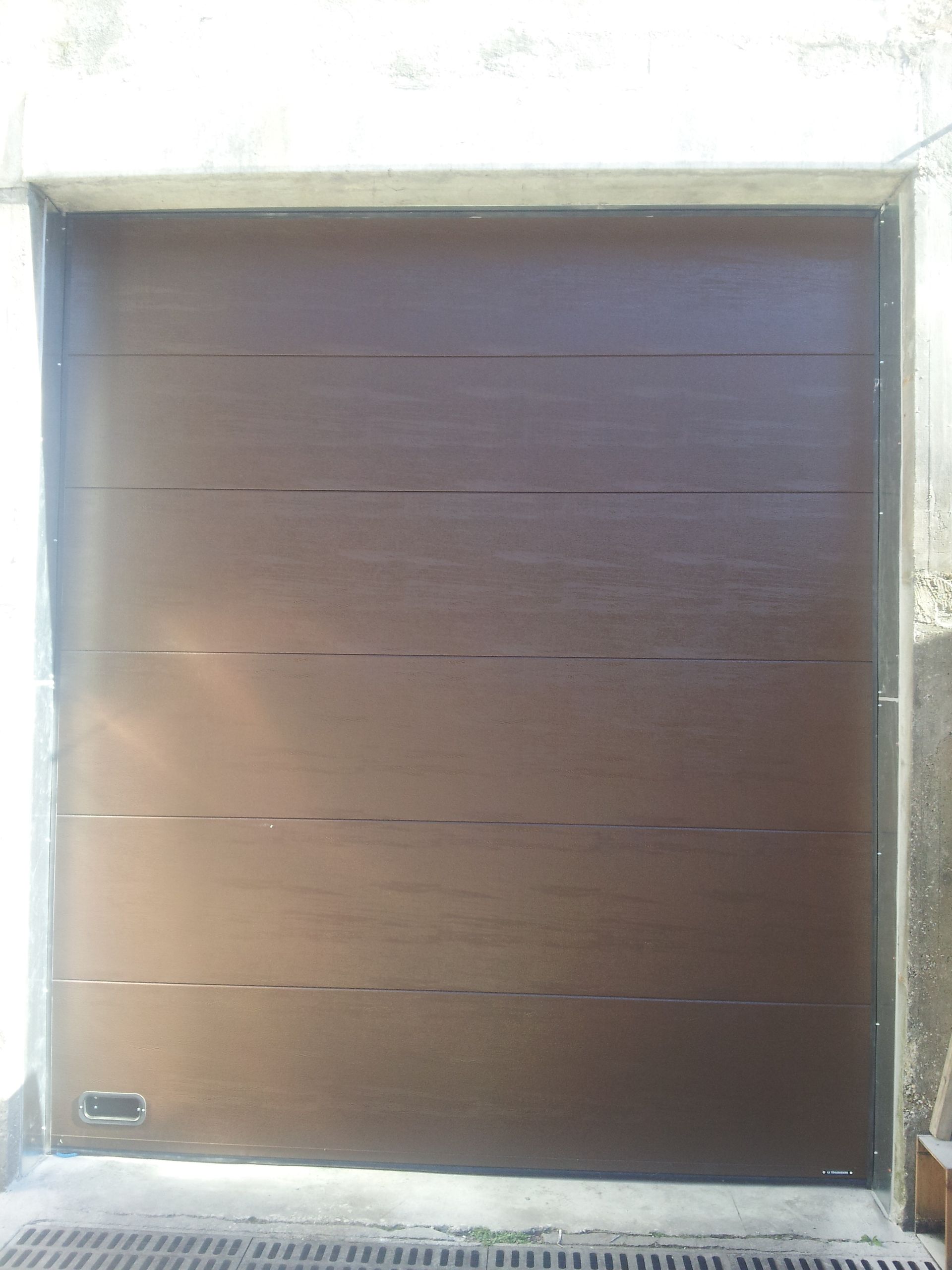 Porte sectionnelle marron