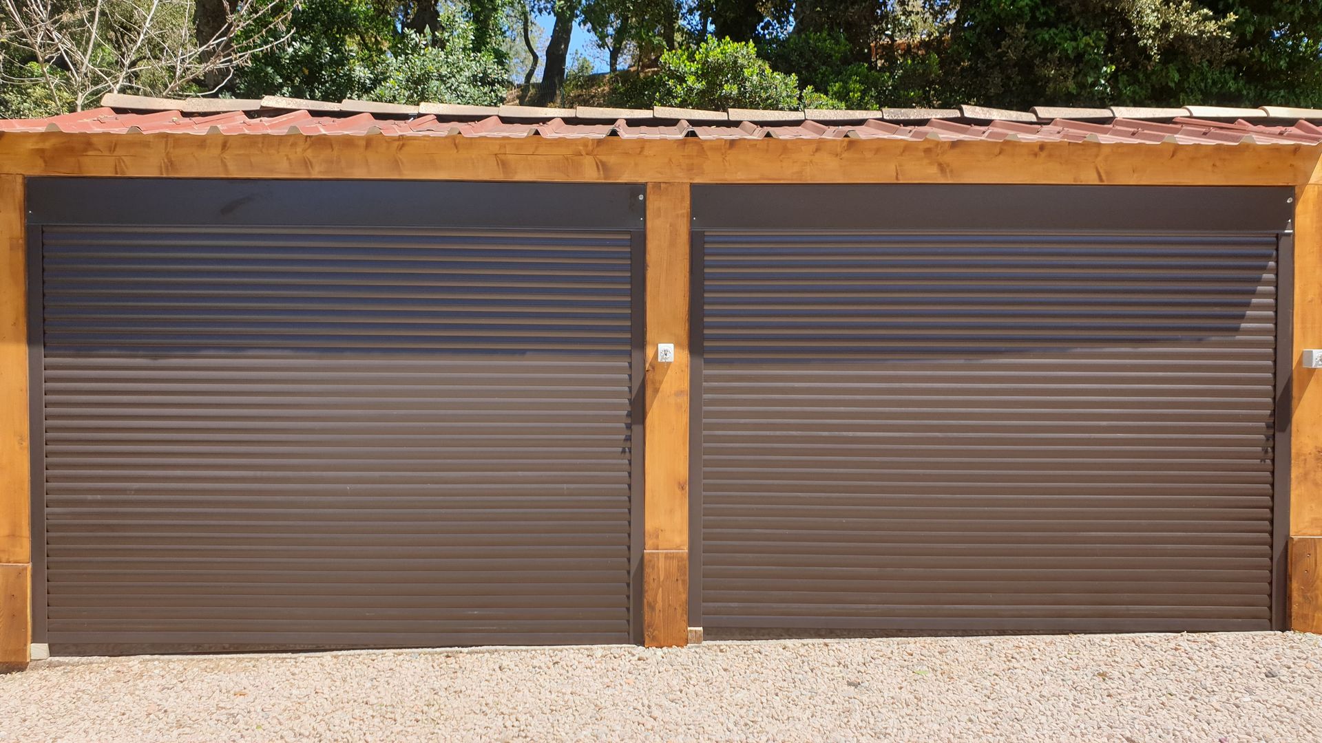 Volets roulants laqués gris