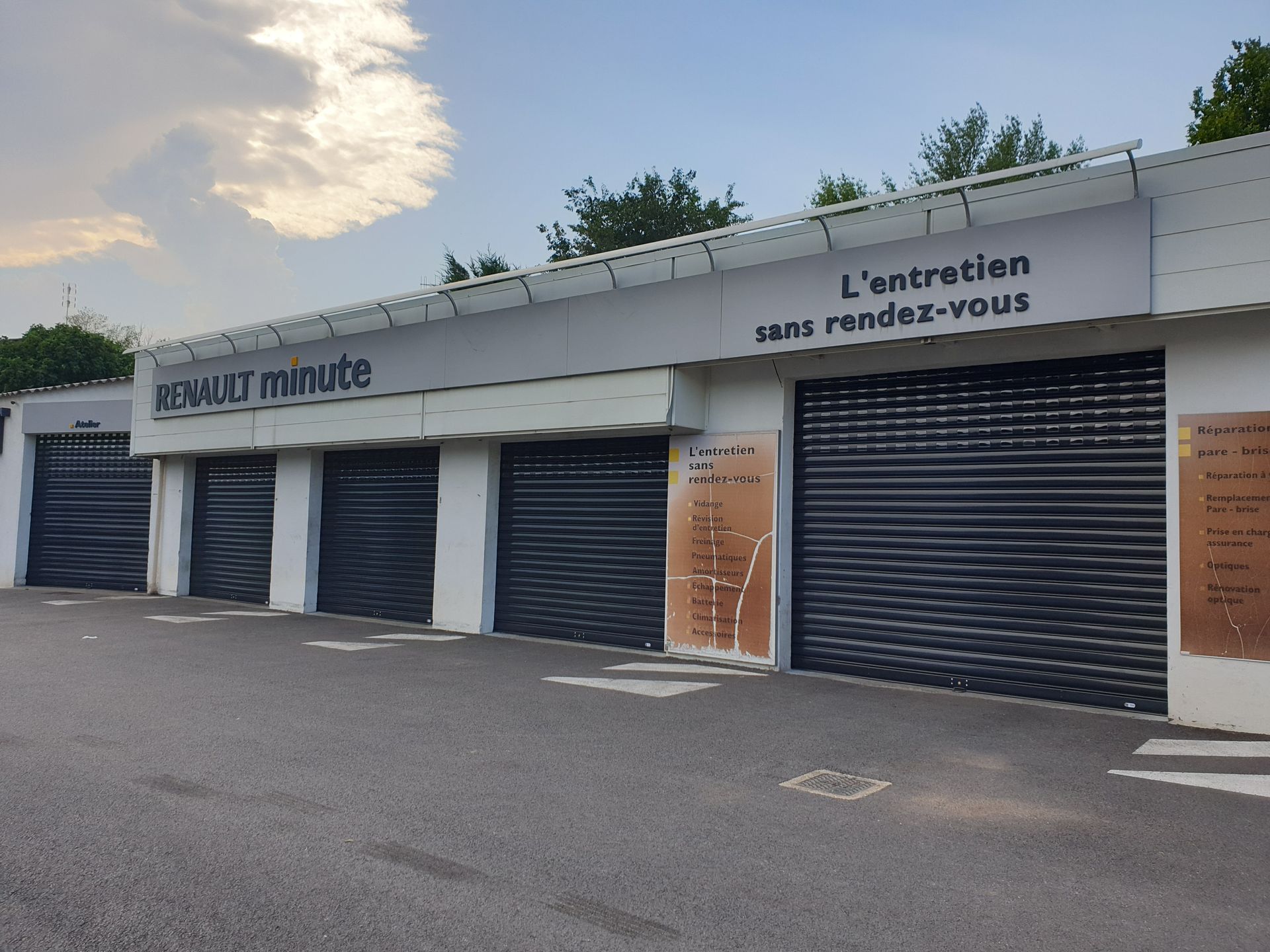 Porte sectionnelle avec portillon