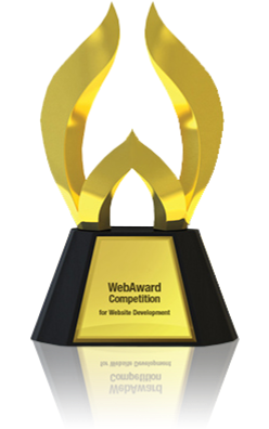 Goldene WebAward-Trophäe mit flammenförmigem Oberteil und schwarzem Sockel, beschriftet mit „WebAward-Wettbewerb“