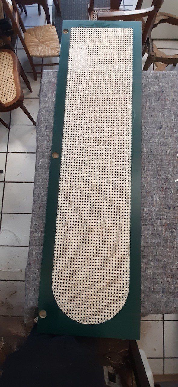 Encadrement porte verte cannage effectué